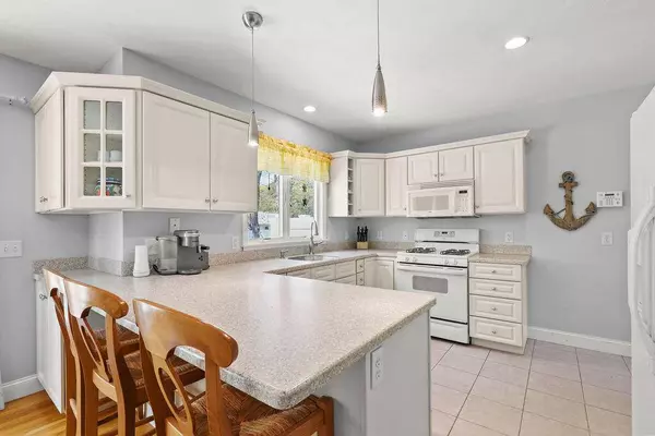 65 Nearmeadows Road, West Yarmouth, MA 02673