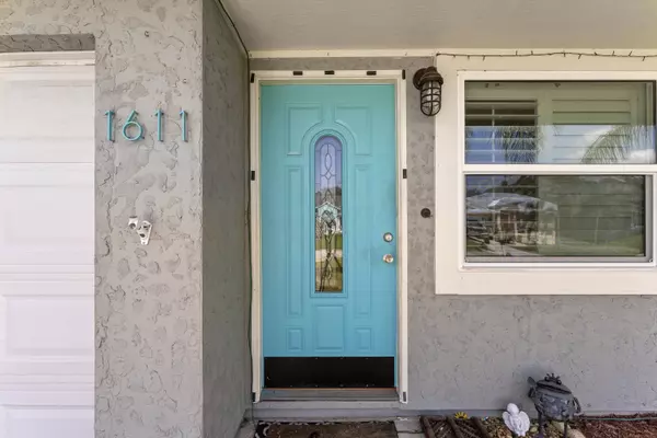 1611 SE Mariner LN, Port Saint Lucie, FL 34983