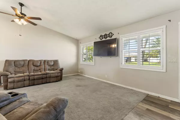 1611 SE Mariner LN, Port Saint Lucie, FL 34983