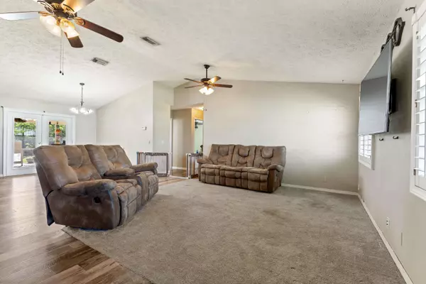 1611 SE Mariner LN, Port Saint Lucie, FL 34983