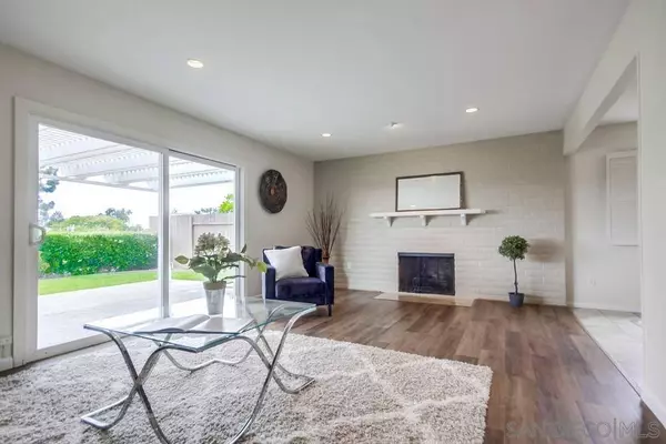 6738 Dennison St, San Diego, CA 92122