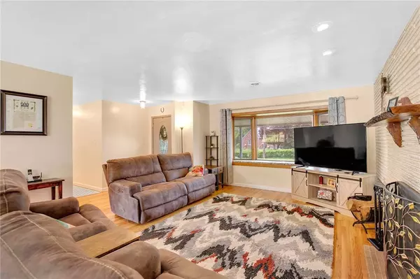 332 Center Rd, Monroeville, PA 15146