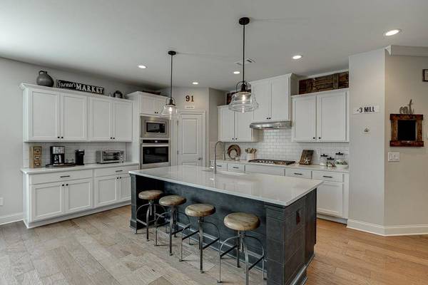 7150 Lake Edge DR, Flowery Branch, GA 30542