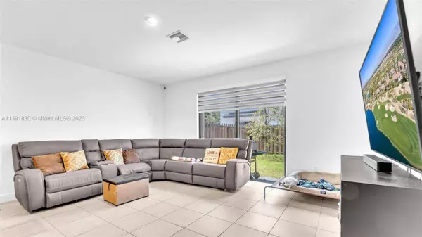 10962 SW 235th St, Homestead, FL 33032