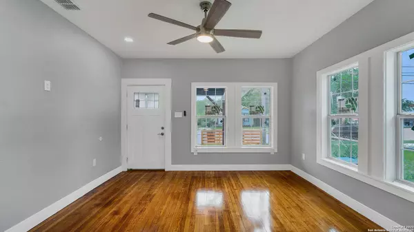 2807 TRAVIS ST, San Antonio, TX 78207-3337