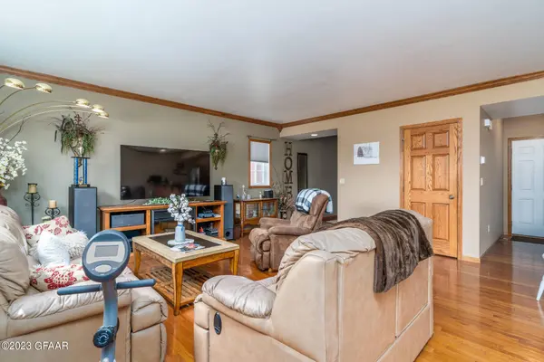 1156 38TH Avenue S, Grand Forks, ND 58201