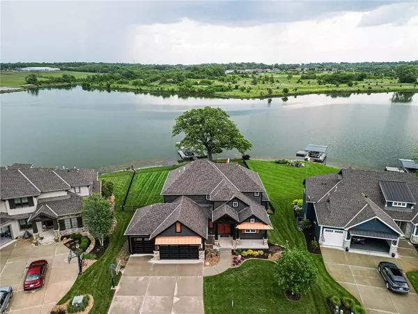 1409 Kensington LN, Raymore, MO 64083