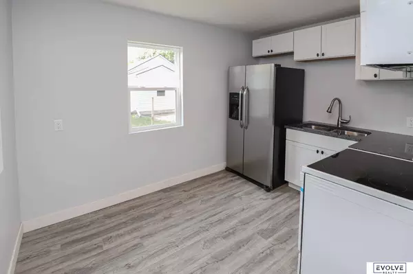 3917 V Street, Omaha, NE 68107