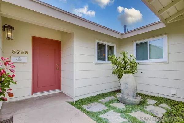 6738 Dennison St, San Diego, CA 92122