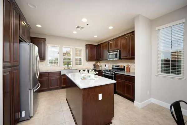 948 Willow Bridge DR, Folsom, CA 95630