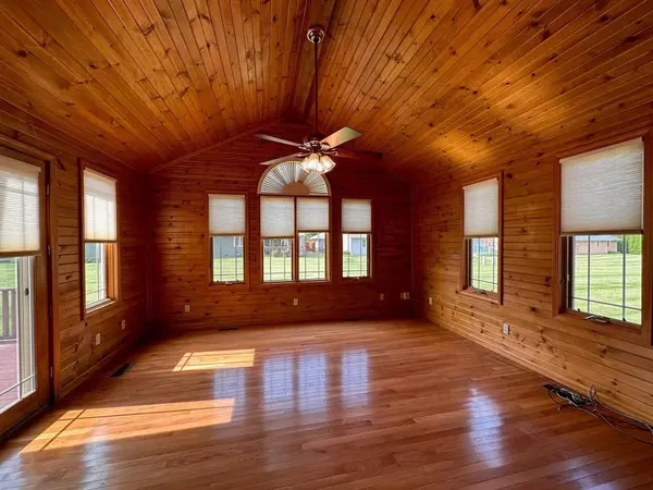 513 N Buckingham CT, Anderson, IN 46013