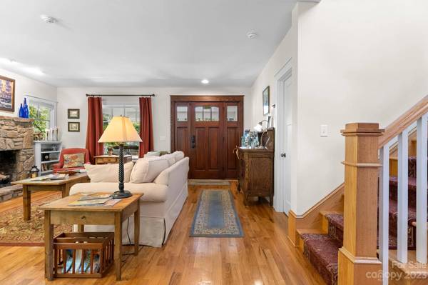 207 Rhododendron AVE, Black Mountain, NC 28711