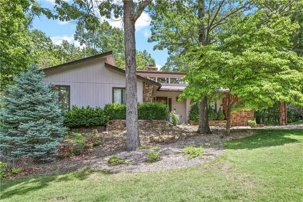 8 Tarland Lane, Bella Vista, AR 72715