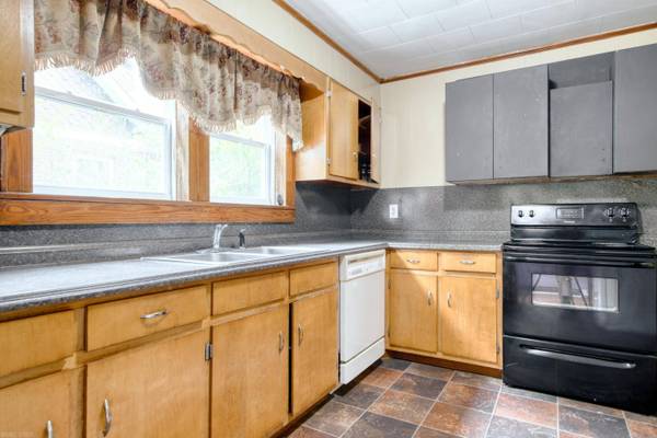 135 S WASHINGTON AVE, Pulaski, VA 24301