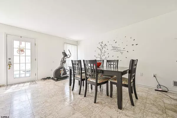 177 E Mourning Dove Way Way, Galloway Township, NJ 08205