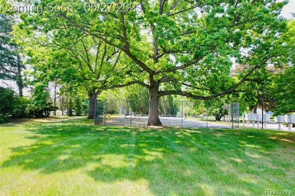 5760 CRABTREE Road, Bloomfield Hills, MI 48301