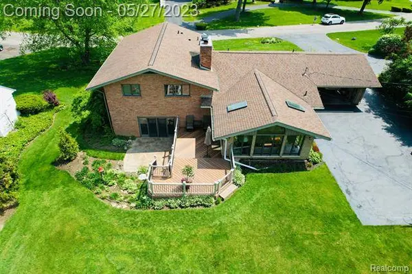 5760 CRABTREE Road, Bloomfield Hills, MI 48301