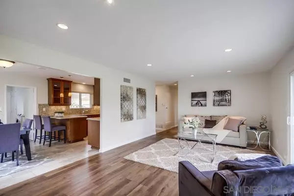 6738 Dennison St, San Diego, CA 92122