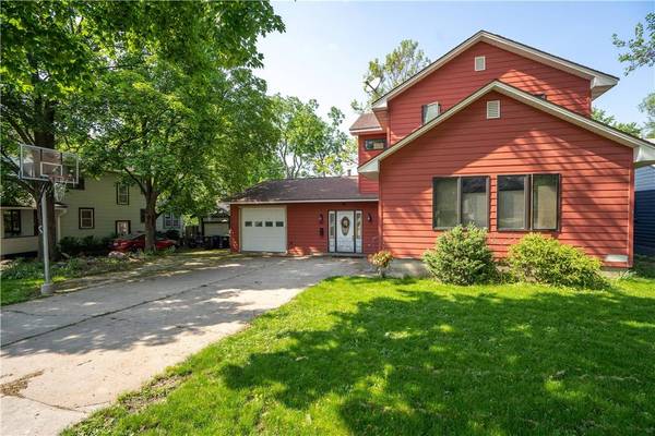 3111 School Street, Des Moines, IA 50311