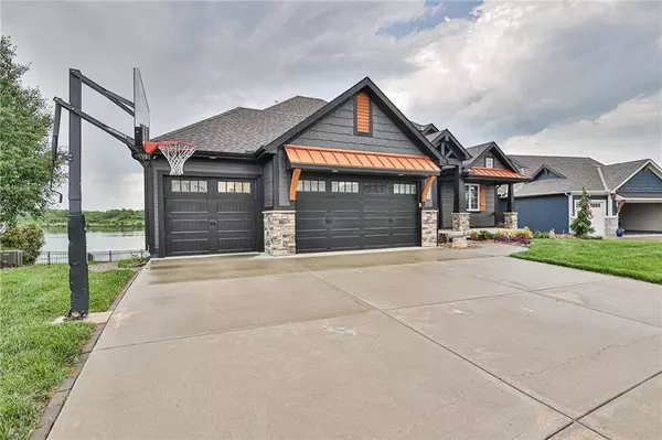 1409 Kensington LN, Raymore, MO 64083