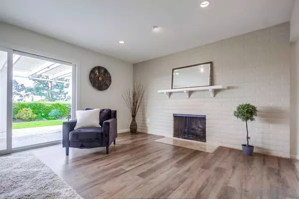 6738 Dennison St, San Diego, CA 92122