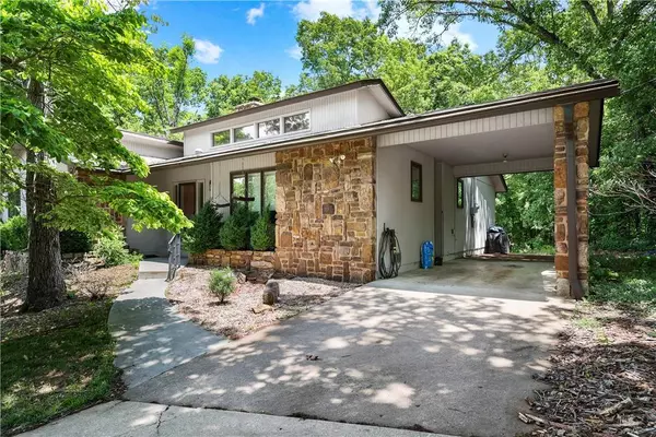 8 Tarland Lane, Bella Vista, AR 72715