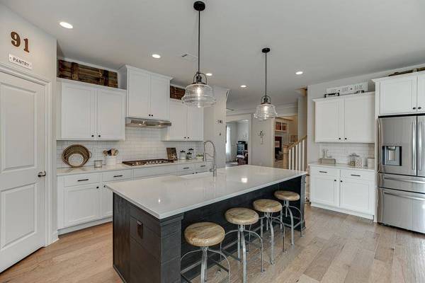 7150 Lake Edge DR, Flowery Branch, GA 30542