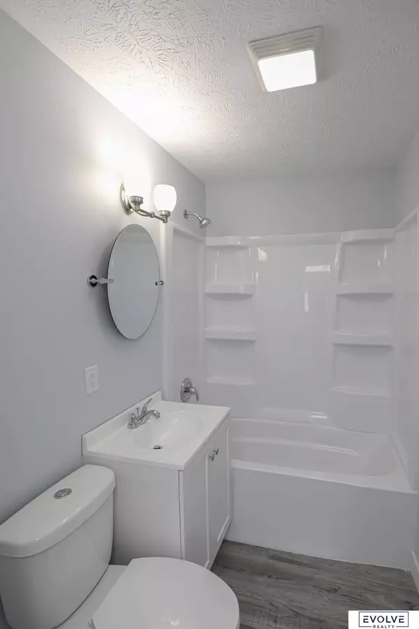 3917 V Street, Omaha, NE 68107