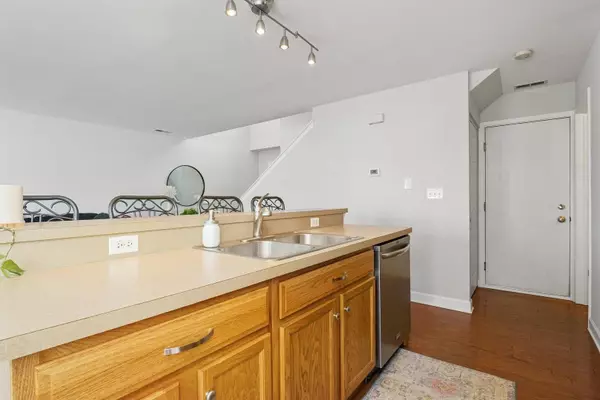 17414 Fox Bend LN, Lockport, IL 60441