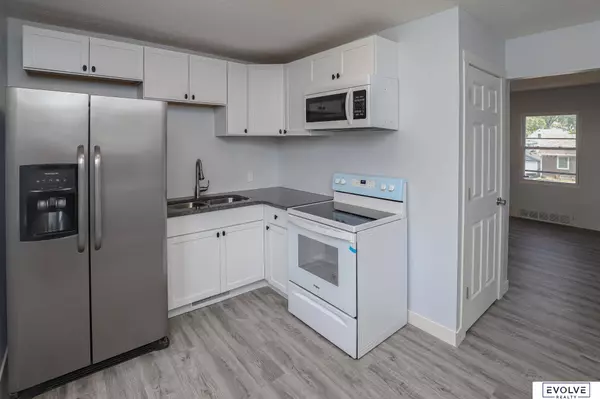 3917 V Street, Omaha, NE 68107