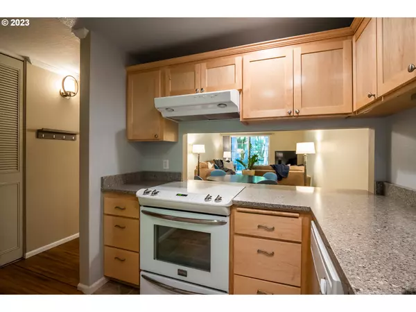 383 HUNINGTON AVE, Eugene, OR 97405