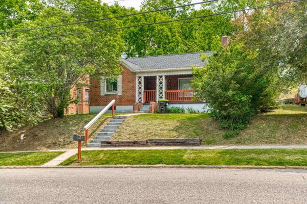 135 S WASHINGTON AVE, Pulaski, VA 24301