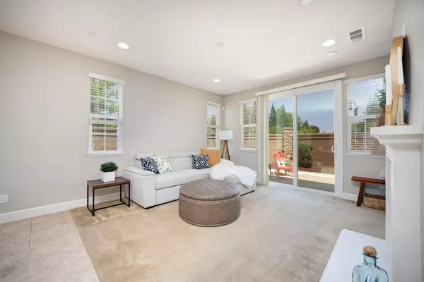 948 Willow Bridge DR, Folsom, CA 95630