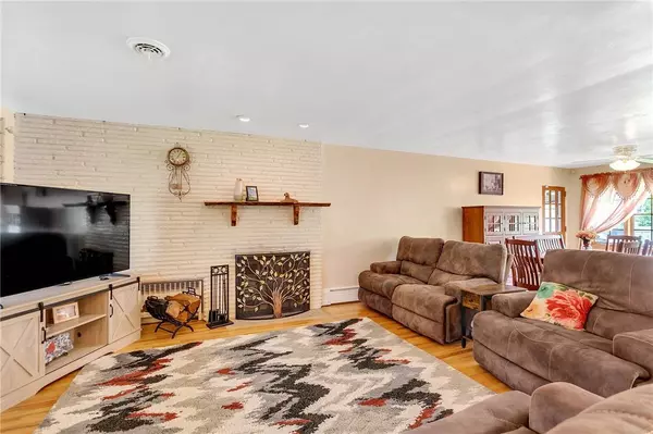 332 Center Rd, Monroeville, PA 15146