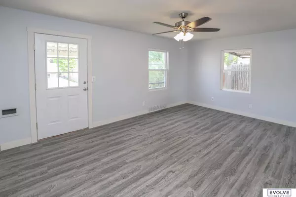 3917 V Street, Omaha, NE 68107