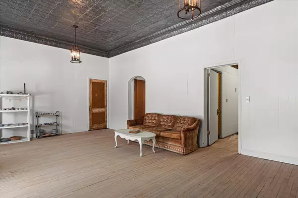 914 Milwaukee Ave, South Milwaukee, WI 53172