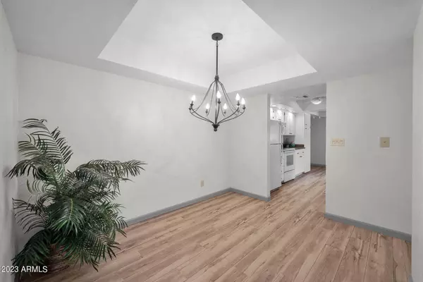 12212 N PARADISE VILLAGE Parkway S #211, Phoenix, AZ 85032