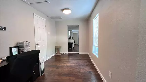 409 Waynell Street, White Settlement, TX 76108