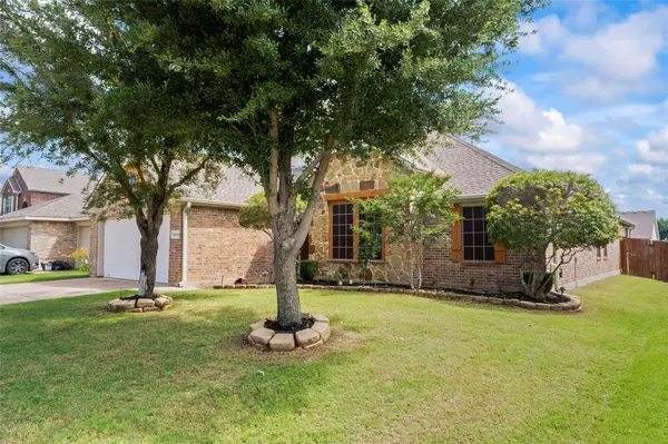 5840 Somerton Drive, Grand Prairie, TX 75052