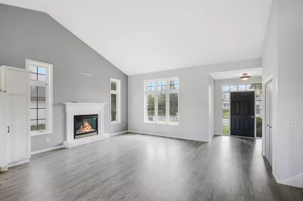 1556 Windsor DR S, Shakopee, MN 55379