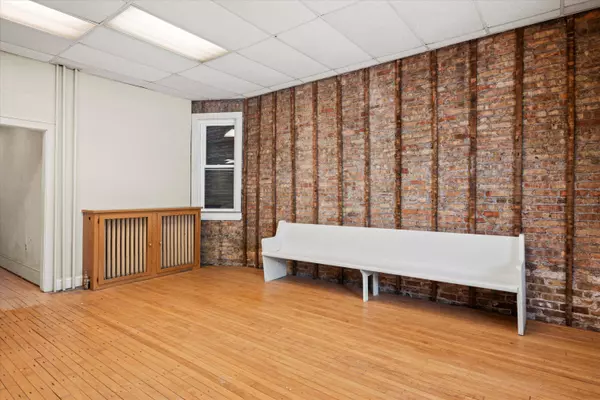 914 Milwaukee Ave, South Milwaukee, WI 53172