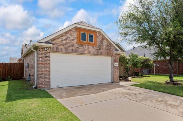 5840 Somerton Drive, Grand Prairie, TX 75052