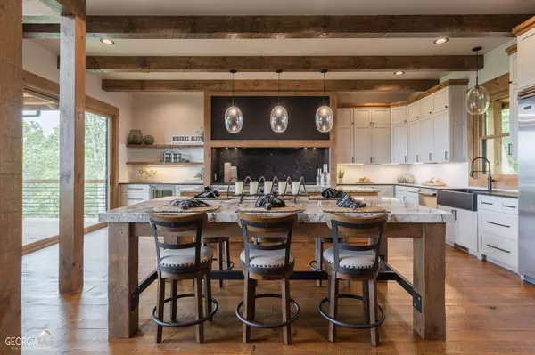 226 Round Top RD, Mineral Bluff, GA 30559