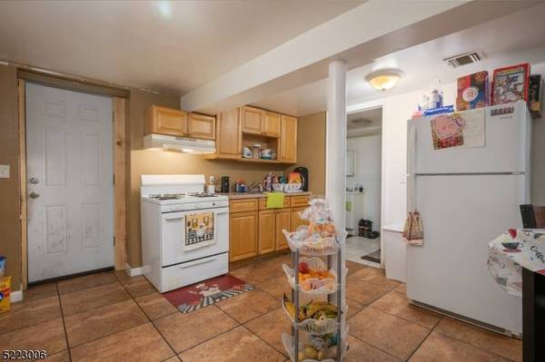 2 Chestnut St, Paterson City, NJ 07501