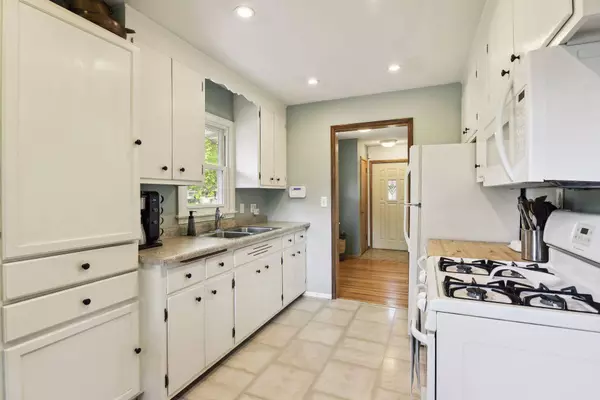 8706 Thomas AVE S, Bloomington, MN 55431