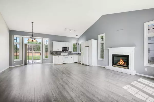 1556 Windsor DR S, Shakopee, MN 55379