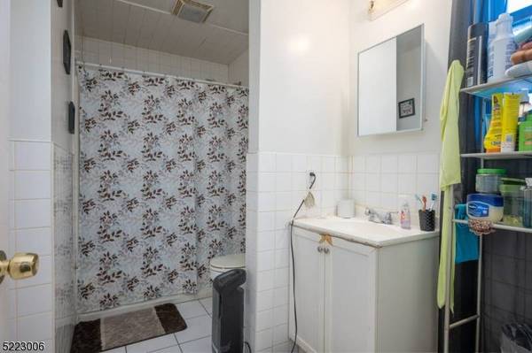 2 Chestnut St, Paterson City, NJ 07501