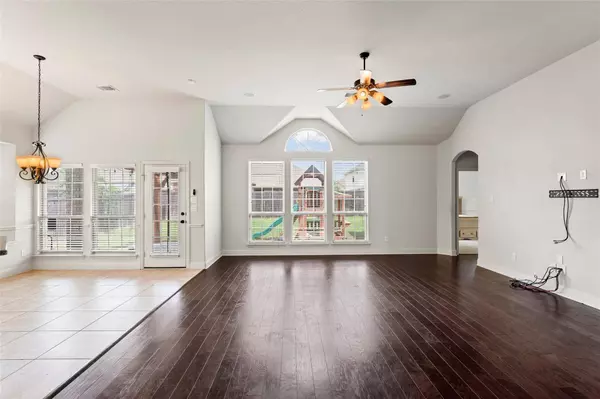 2812 Pino, Grand Prairie, TX 75054