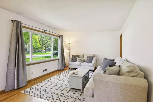 8706 Thomas AVE S, Bloomington, MN 55431