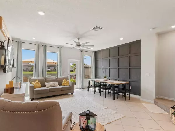 2377 Post ST, Palm Springs, FL 33406